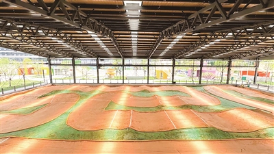 育竞速中心, Contr, 车辆虽只有